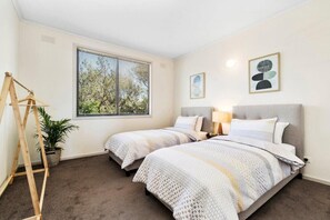 3 bedrooms, iron/ironing board, WiFi, bed sheets