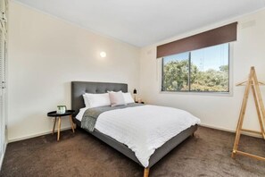 3 makuuhuonetta, silitysrauta/-lauta, Wi-Fi, vuodevaatteet