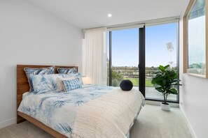 3 bedrooms, desk, travel cot, WiFi