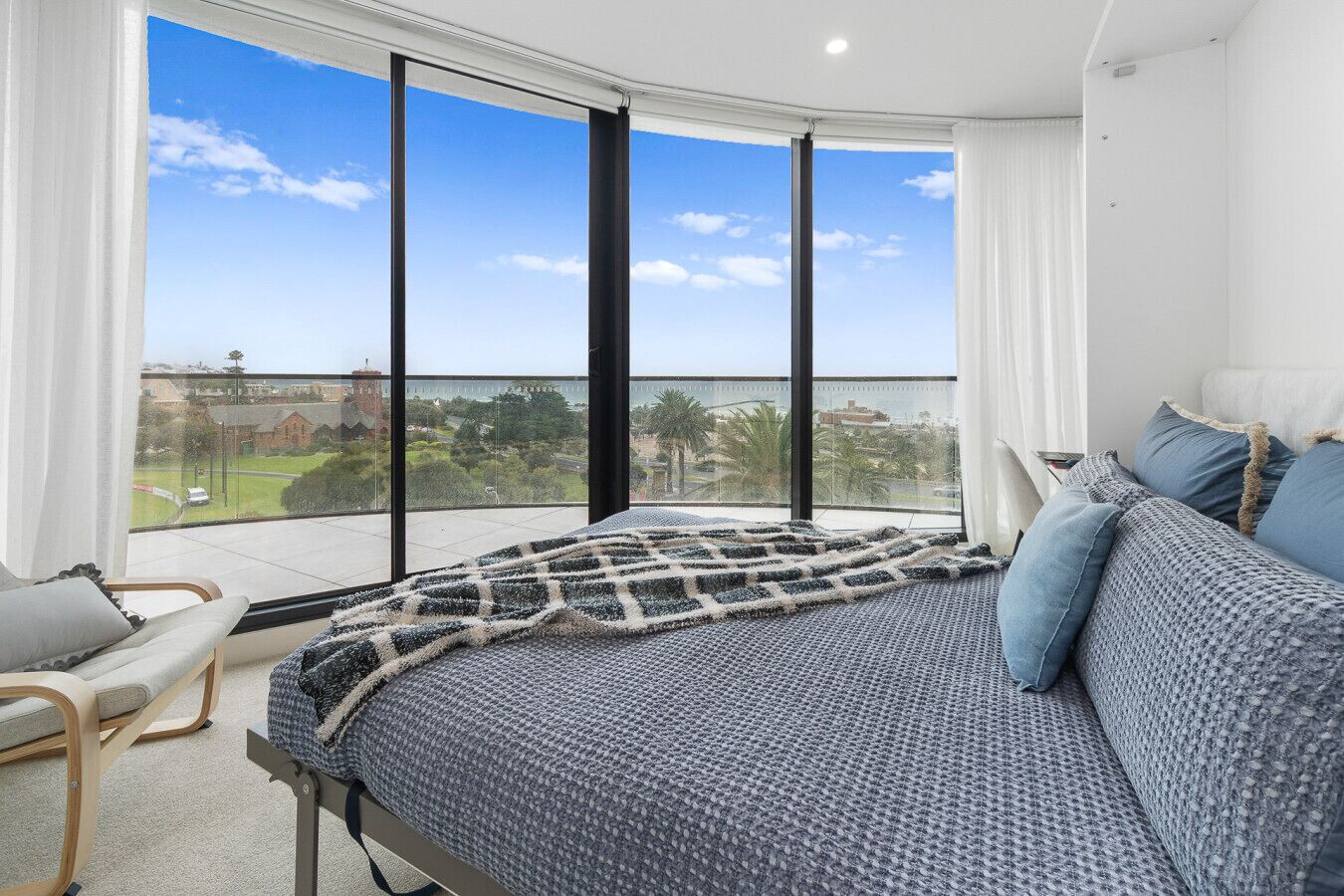 3 bedrooms, desk, travel cot, WiFi