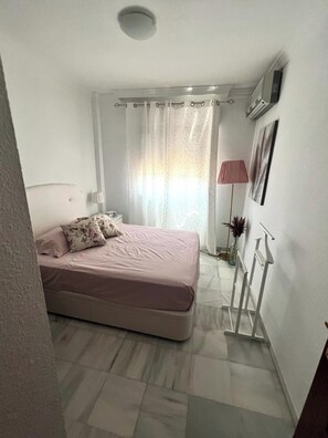 5 bedrooms, iron/ironing board, WiFi, bed sheets