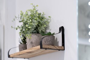 Interior detail - Open Mind Property - Cosy Apartment with 2 Beds (Portsmouth)