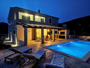 Terrace/patio - Experience the unspoiled and peaceful environment by staying in Villa Admiral.  (Blizna Gornja)