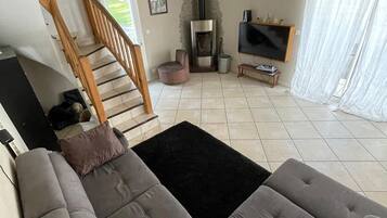 Télévision, table de tennis de table, imprimantes