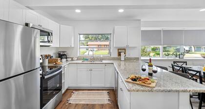 Just WOW! + Heated Pool + 10 Mins to Beach + Games + Foosball & More!