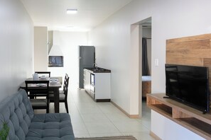 Basic-Apartment | Eigene Küche | Esstisch