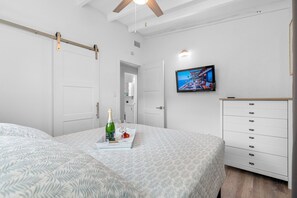 2 bedrooms, desk, iron/ironing board, free WiFi - North Hyde Park Getaway Tampa (Tampa)