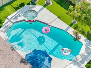 A heated pool - Luxurious Spa Retreat with Stunning Pool in Palm Harbor (Palm Harbor)