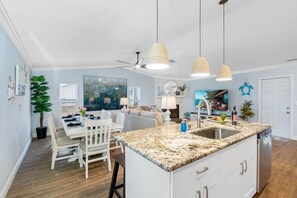 Interior - Luxurious Spa Retreat with Stunning Pool in Palm Harbor (Palm Harbor)