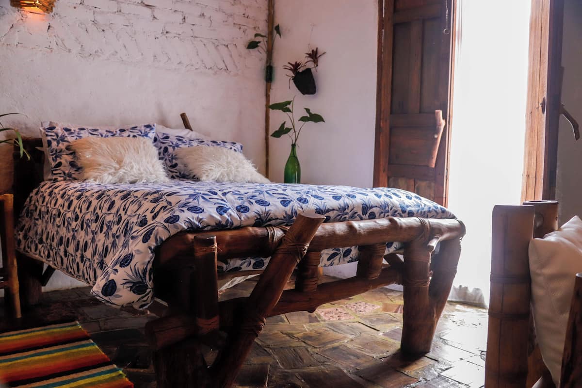 Habitación doble superior, vistas a la ciudad | Escritorio y espacio para trabajar con un portátil