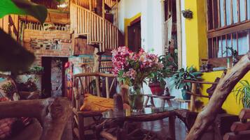 المنشأة من الداخل