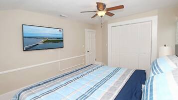 Desk, iron/ironing board, WiFi, bed sheets