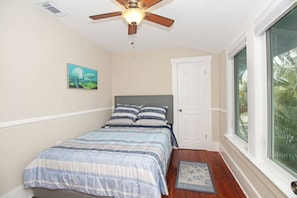 Desk, iron/ironing board, WiFi, bed sheets