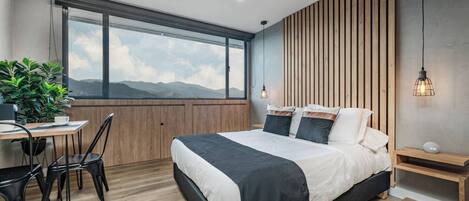 1 bedroom, desk, iron/ironing board, WiFi