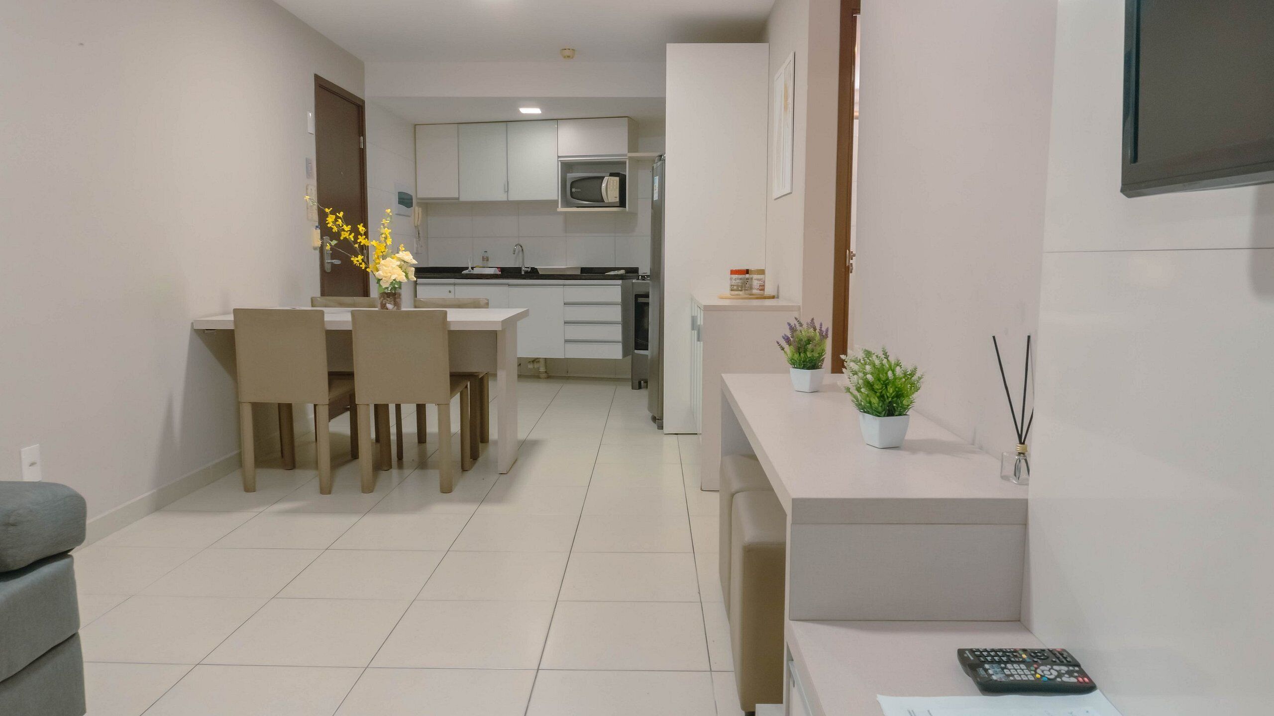 Apartamento | Cozinha privada | Geladeira, micro-ondas, fogão, talheres/pratos/utensílios de cozinha