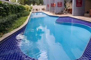 Outdoor pool - Flats at Beach Class Convention by Yolo (Recife)