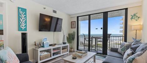 TV connectée, livres, chaîne hi-fi