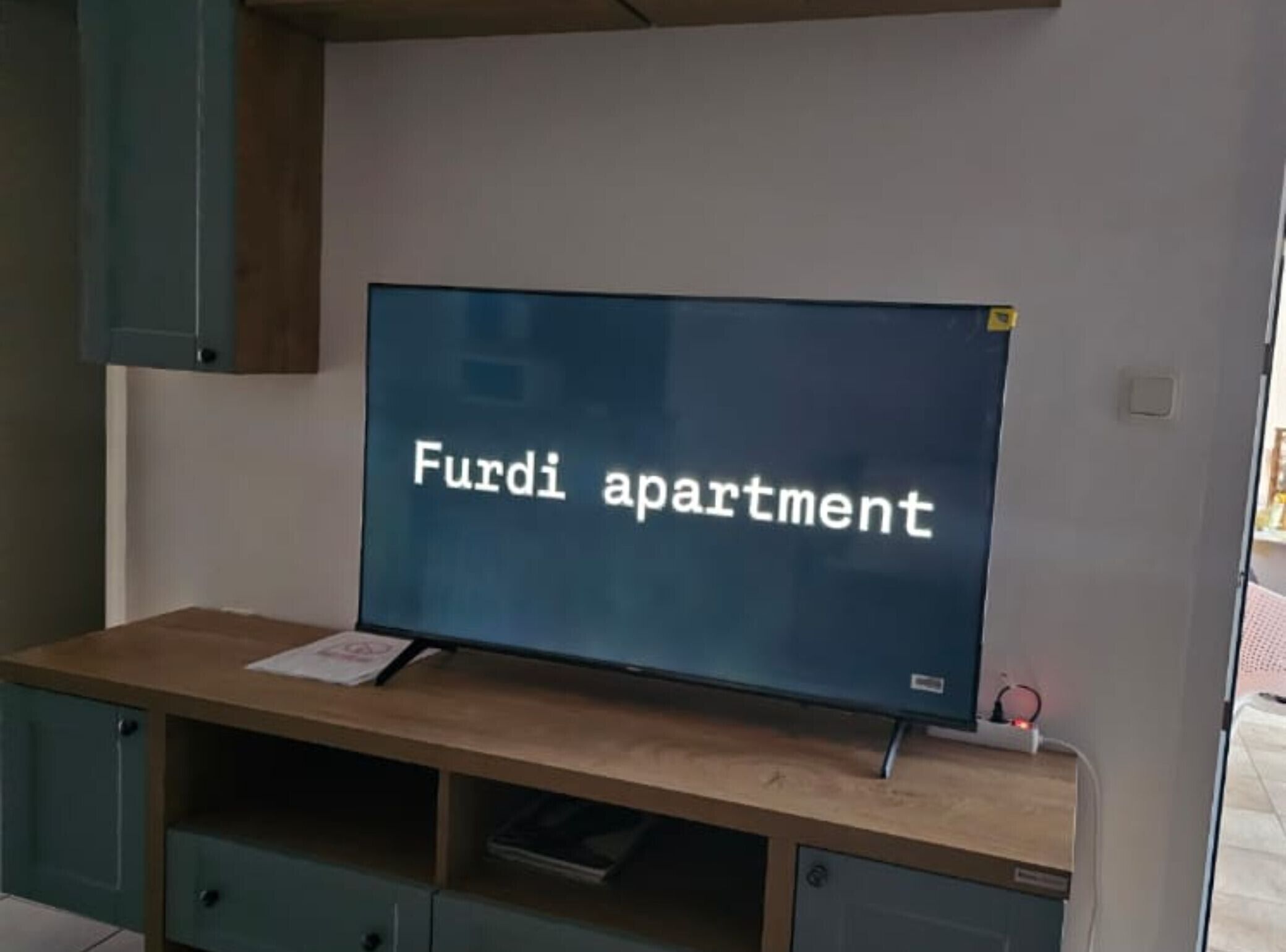 Un televisor mostrando 
