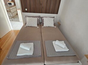2 bedrooms, bed sheets