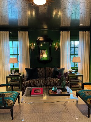 Smart TV, fireplace, table tennis, books