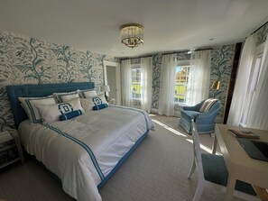 5 bedrooms, desk, iron/ironing board, free WiFi