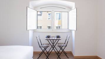 1 camera, Wi-Fi, lenzuola