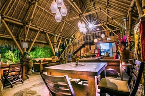 Unclassified image, 3 of 82, button - Gusde House and Villa Bali (Bali)