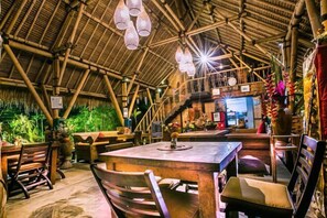 Lobby lounge - Gusde House and Villa Bali (Bali)