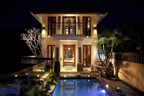 Pool - Gusde House and Villa Bali (Bali)