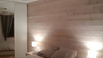 4 bedrooms, iron/ironing board, WiFi, bed sheets