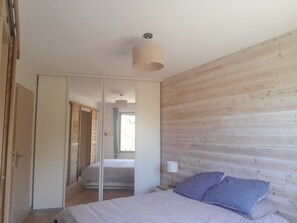 4 bedrooms, iron/ironing board, WiFi, bed sheets - Villa des Fleurs - Angoulins sur Mer a 2 pas de L'océan et 5 mn Centre Bourg (Angoulins)