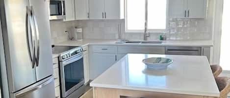 Dishwasher, coffee/tea maker, toaster