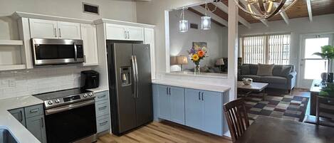 Dishwasher, coffee/tea maker, toaster