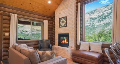 Cute Cabin w/ Mountain Views King Bed