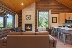 Smart-TV, Kamin, Tischfußball