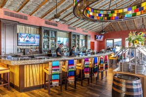 Bar (on property) - Oceanfront Golf Condo Includes Access to all Amenities Shown! (Cabo San Lucas)