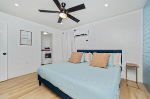 1 bedroom, desk, travel cot, free WiFi - Sunny Haven #621: 1BR Townhome in Fort Walton (Fort Walton Beach)