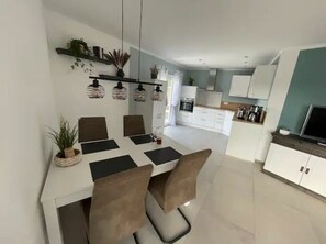 Dining - Cozy apartment in the countryside (Balingen-Rosswangen)