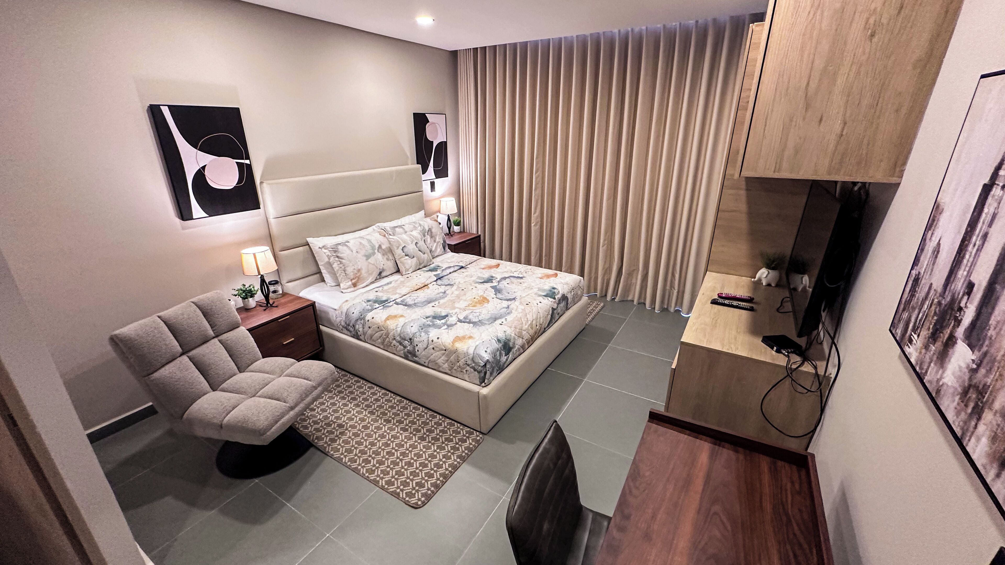 Comfort Apartment | 1 bedroom, in-room safe, blackout drapes, iron/ironing board