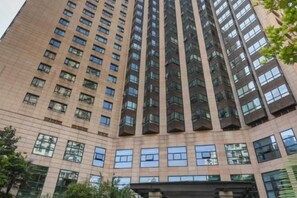 Exterior - Yupin Jing'an Ziyuan Apartment Hotel (Shanghai)