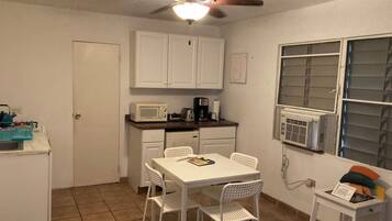 Microondas, horno y parrilla de estufa