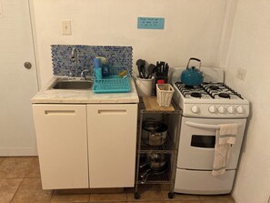 Microwave, oven, stovetop - Cozy apartment in Culebra with large courtyard, kitchen, WiFi and more! (Culebra)