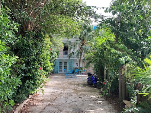 Cozy apartment in Culebra with large courtyard, kitchen, WiFi and more!