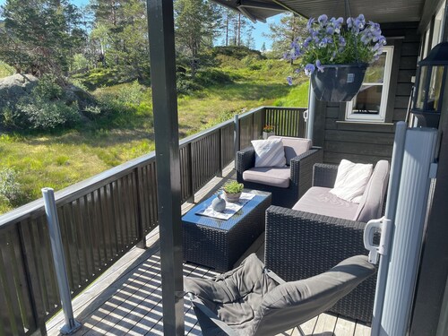 Lovely and well equipped home with outdoor BBQ, ready for hiking in Seljestad.