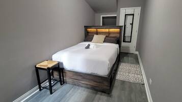 Iron/ironing board, free WiFi, bed sheets