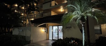 Delray Racquet Club, Modern Updated Condo! 2-Bedroom, 2 Bath 2 miles to beach