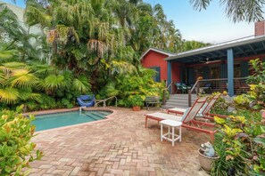Pool - Victoria's 3-bedroom: Historic Cottage house w/ Studio - Pool, Lush Garden, BBQ (Fort Lauderdale)