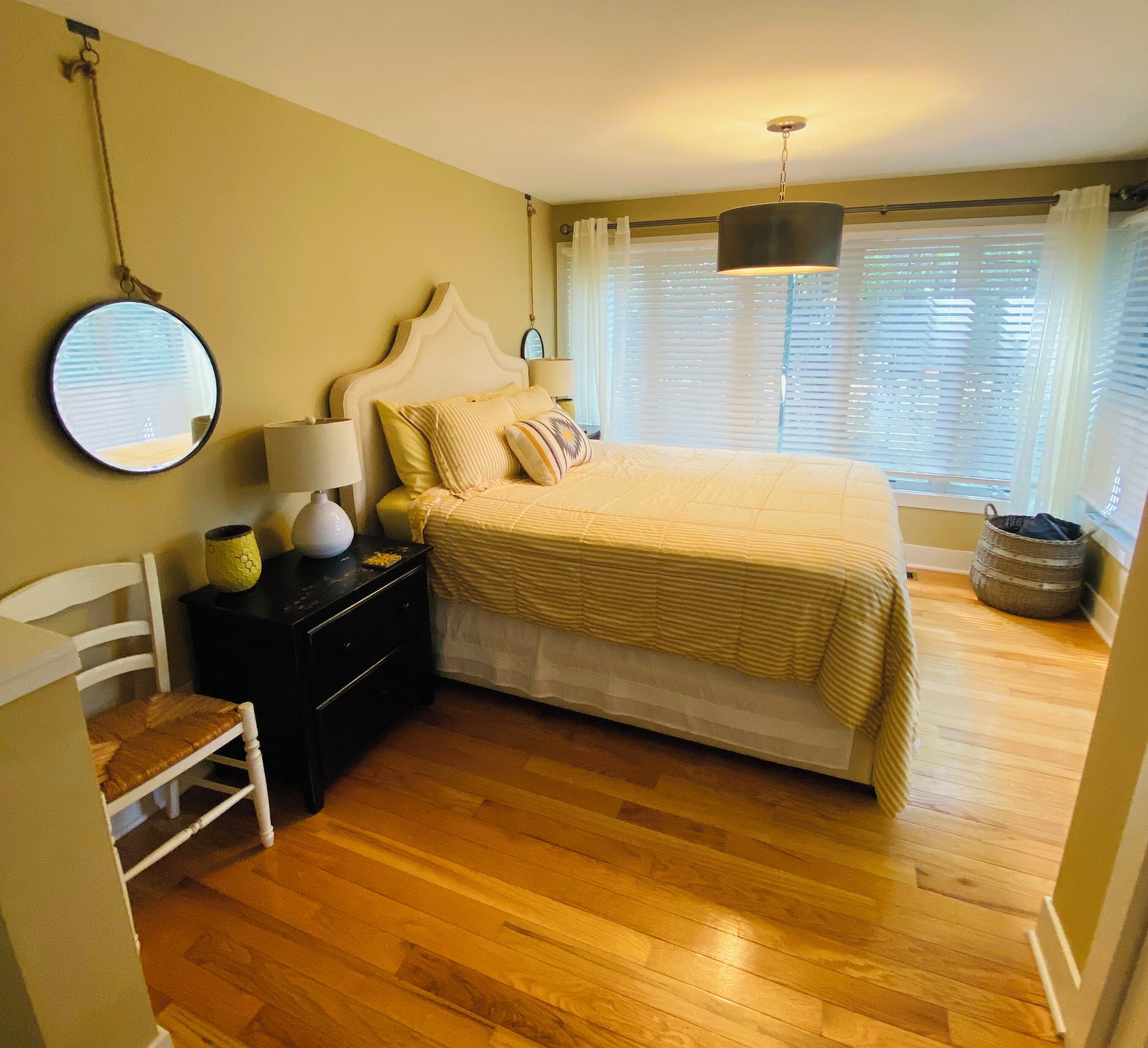 2 habitaciones, tabla de planchar con plancha y cuna de viaje 