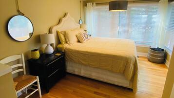 2 habitaciones, tabla de planchar con plancha y cuna de viaje