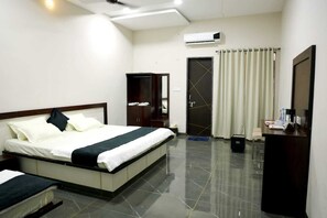 Deluxe Room - Navkar Palace Hotel & Resort (Barwah)
